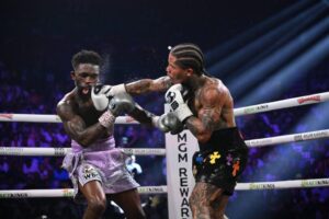 Davis and Roach Battle to a Controversial Draw: A Fight for the Ages!