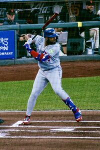 Guerrero’s Clutch 2-Run Single in the 6th Propels Blue Jays to Exciting 5-4 Victory Over Yankees
