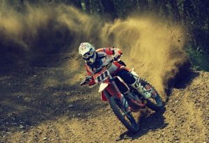 Another Larson is winning dirt races in North Carolina now