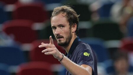 Exciting Showdowns Ahead: Medvedev Takes on Davidovich Fokina and Musetti Faces Darderi in Shanghai R3!