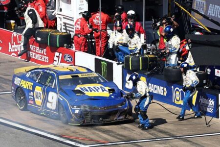 Thrilling Talladega Cup Race Sees 27 Drivers Take the Lead, Almost Breaking NASCAR Records!