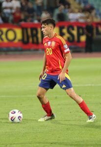 We’re Players Who Love to Control the Ball, Not Chase It”: Pedri on His Intense Duel with Vitinha