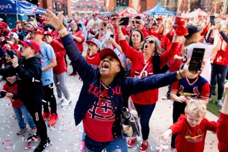 St. Louis Cardinals Fans Rally with Fierce Response to Eduardo Pérez During Sunday Night Baseball
