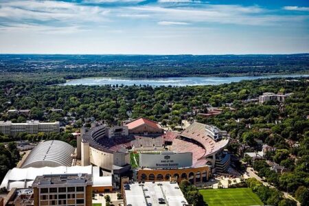 No. 14 Wisconsin Badgers kick off their season at home with an intrasquad – Wisconsin Badgers No. 14 Wisconsin Badgers kick off their season at home with an intrasquad – Wisconsin Badgers