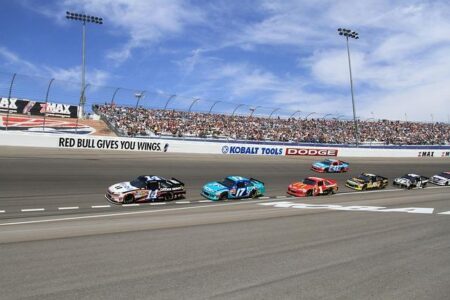 NASCAR Kansas Odds Put Kyle Larson, Denny Hamlin in a Dead Heat – MotorBiscuit NASCAR Kansas Odds Put Kyle Larson, Denny Hamlin in a Dead Heat – MotorBiscuit